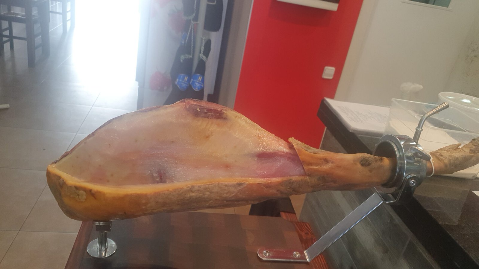 Pieza de jamón curado en La Candela